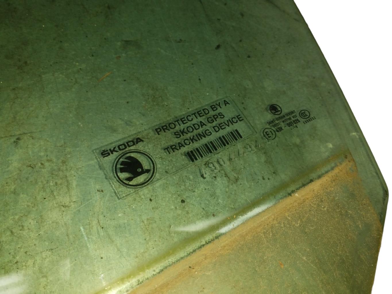 Vitre avant gauche SKODA SUPERB 2 PHASE 1 BREAK Essence - 1