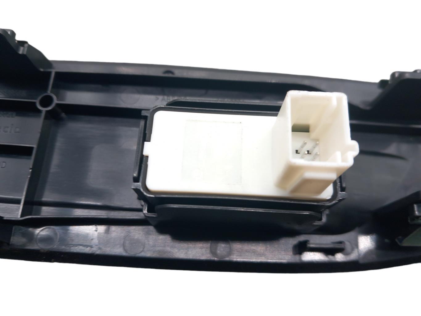 Interruttore lavacristalli anteriore destro PEUGEOT 308 3 SW BREAK Diésel - 1