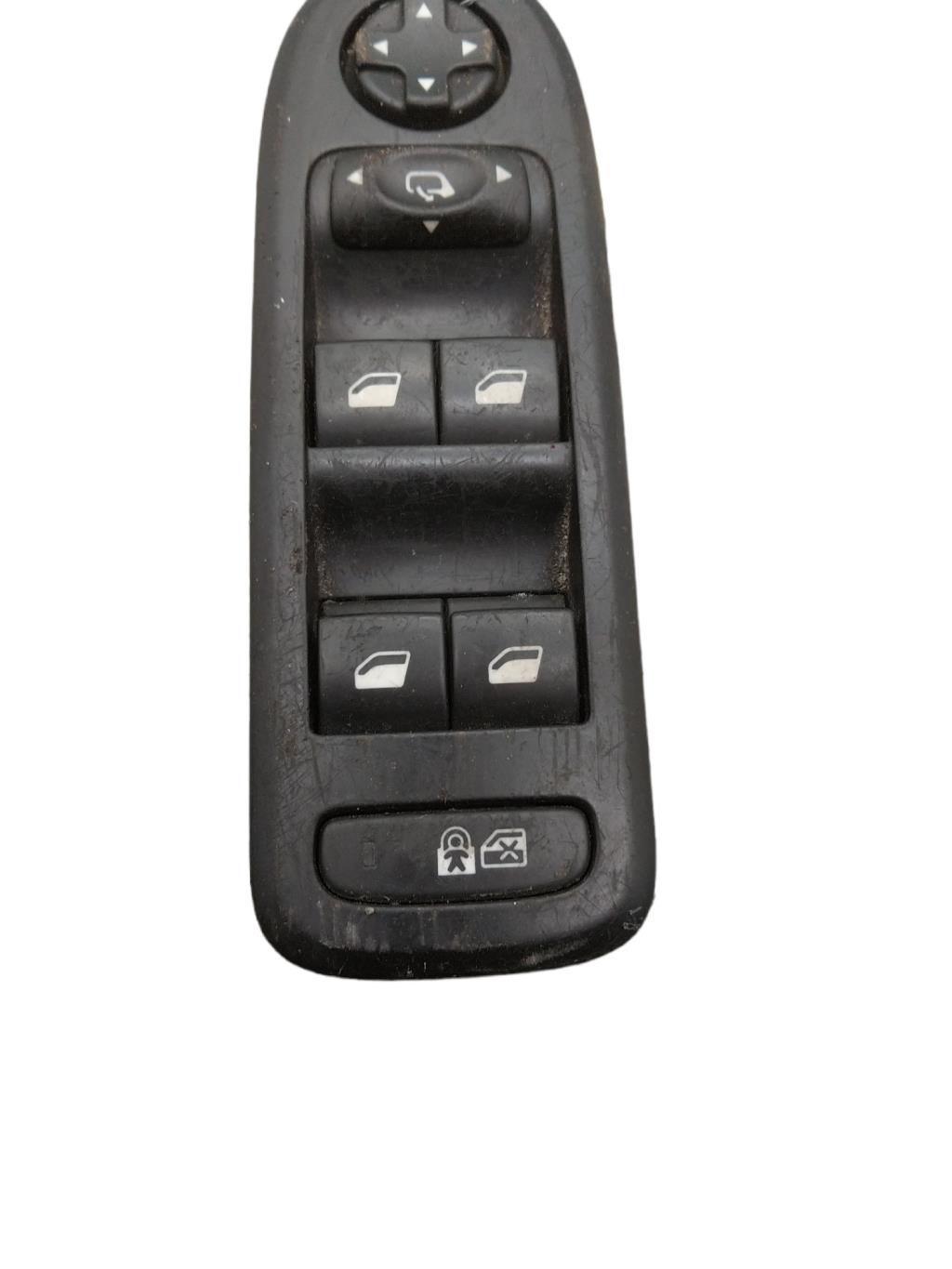 Interruttore lavacristalli anteriore sinistro PEUGEOT 508 1 PHASE 1 Diésel - 1
