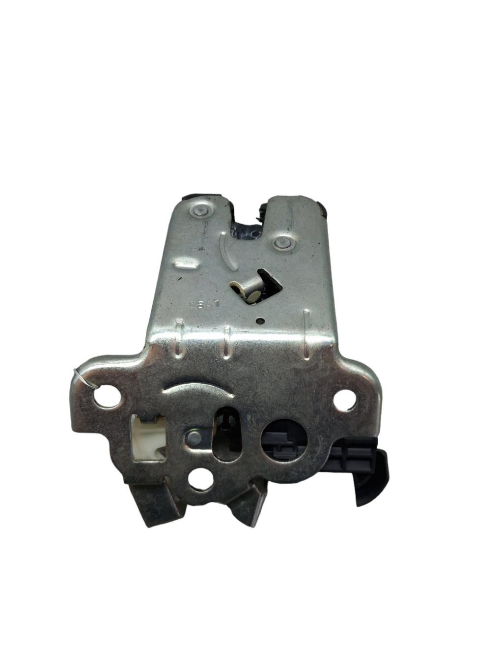 Serrure de coffre AUDI A1 1 PHASE 1 Essence - 1