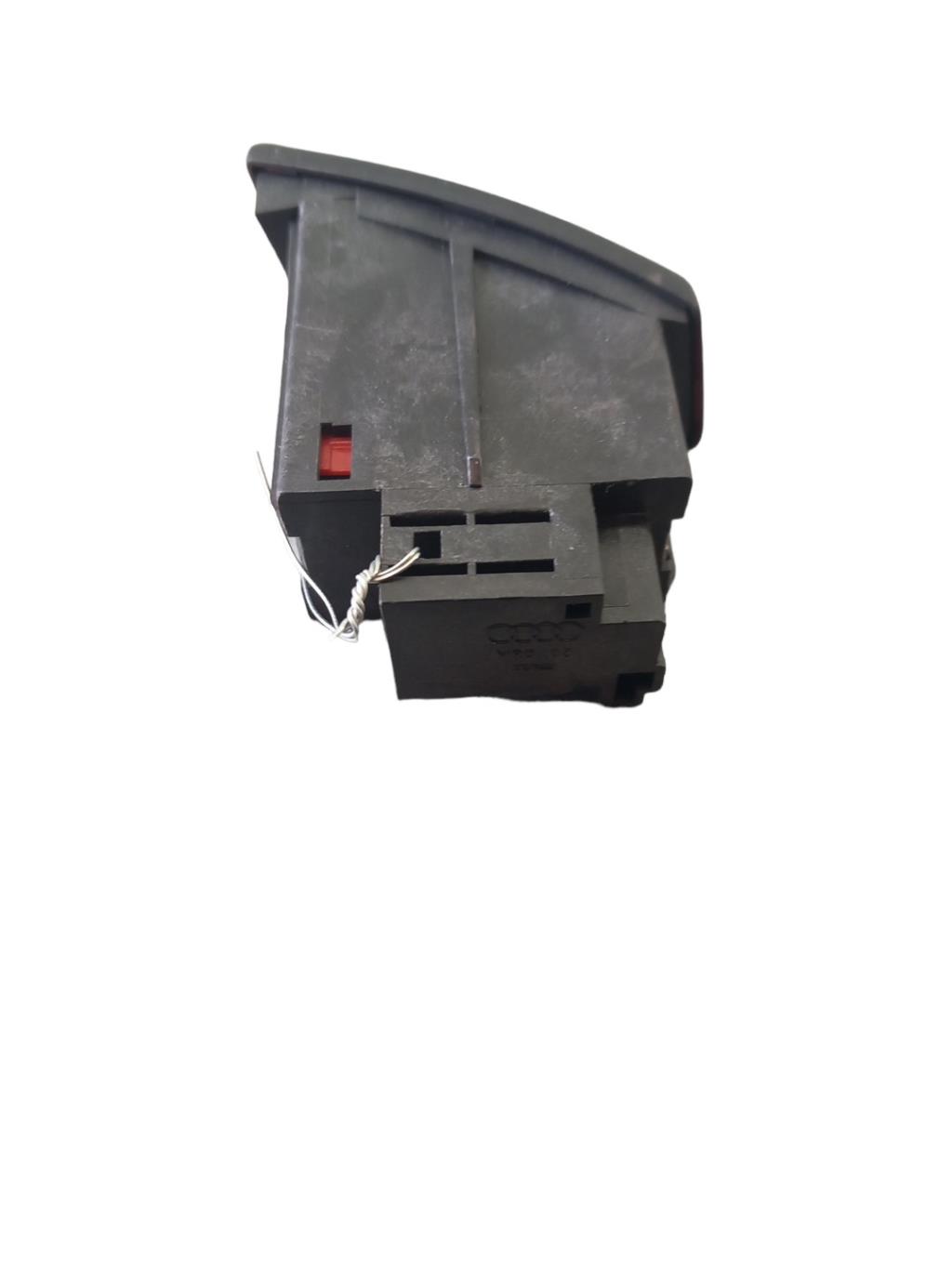 Bouton de warning AUDI A5 1 COUPE PHASE 1 Diesel - 1
