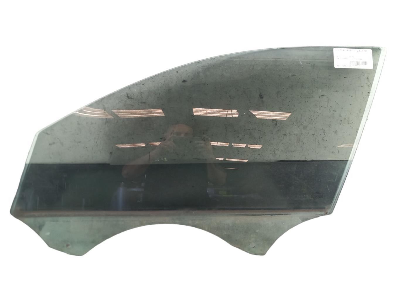 Vitre avant gauche AUDI A4 3 PHASE 1 Diesel - 1