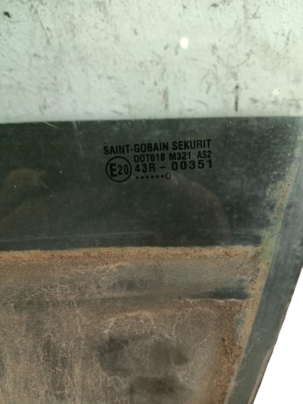 Vitre avant gauche SUZUKI SWIFT 3 Diesel - 1
