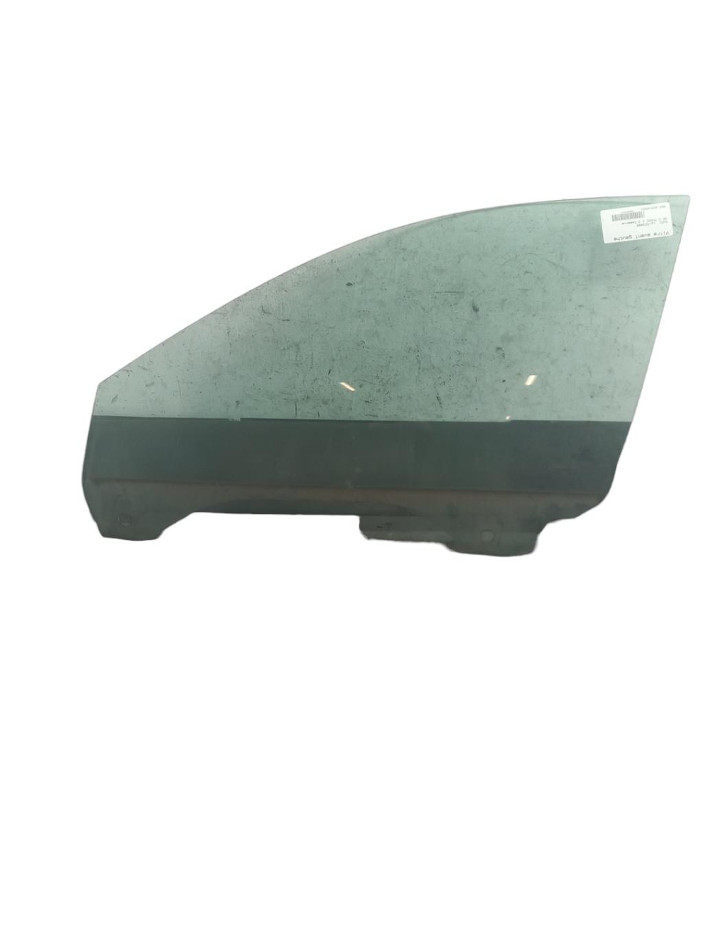 Vitre avant gauche AUDI A6 2 PHASE 2 Essence - 1