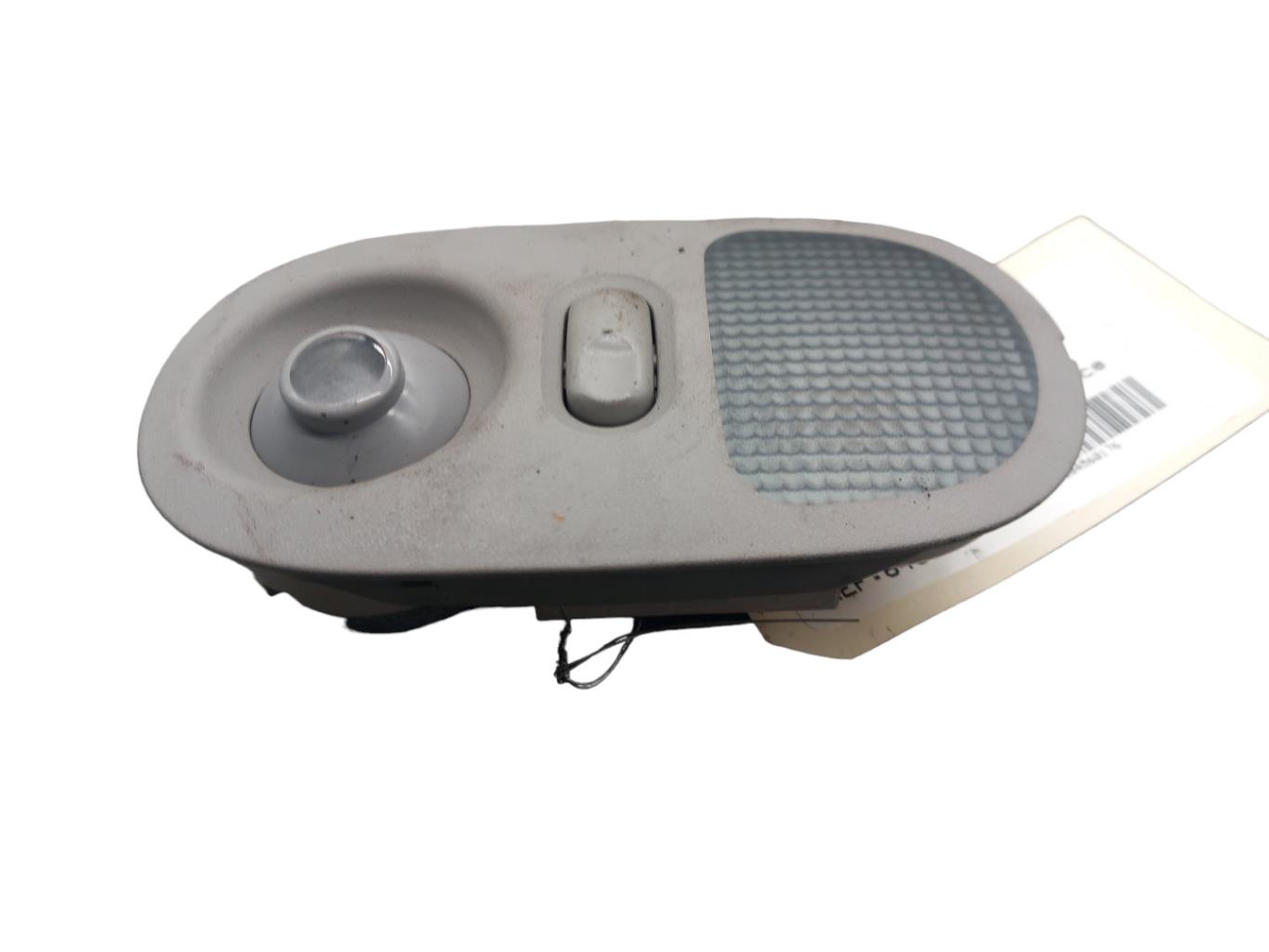 Eclairage de plafonnier RENAULT CLIO 2 PHASE 1 Essence - 1