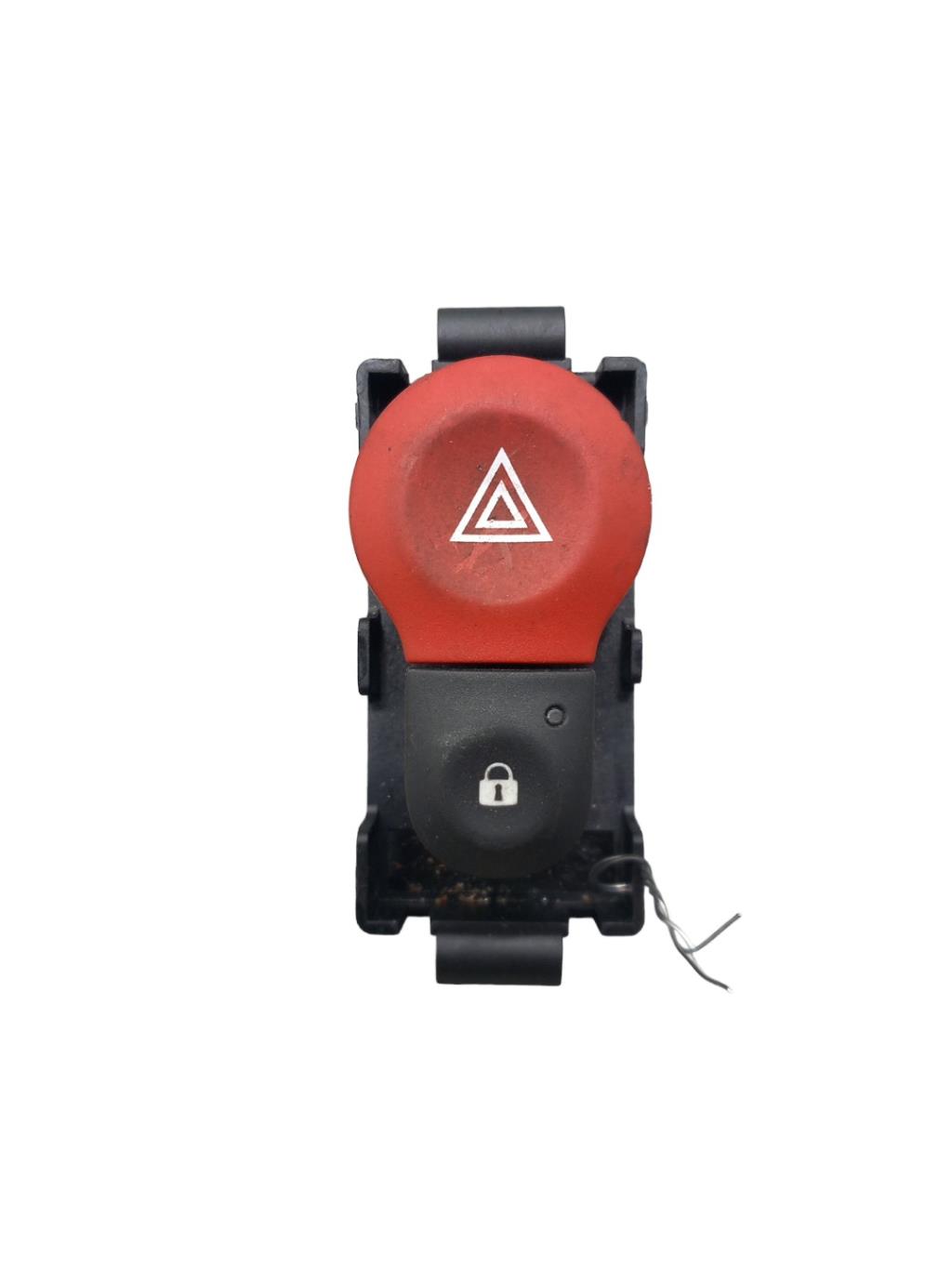 Bouton de warning NISSAN NV250 Diesel - 1