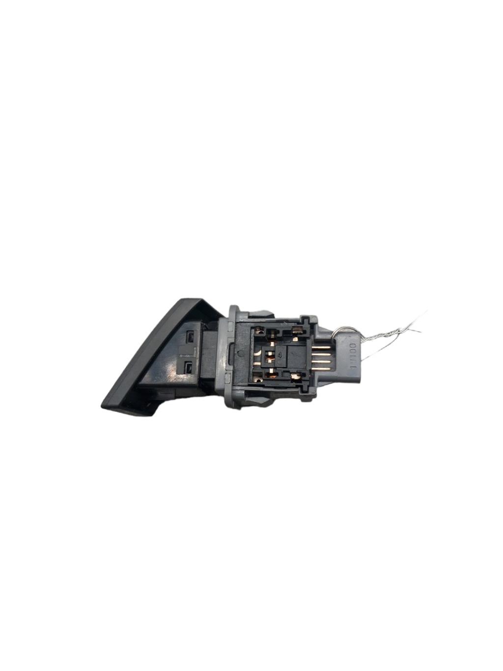 Bouton de warning TOYOTA VERSO PHASE 1 Diesel - 1
