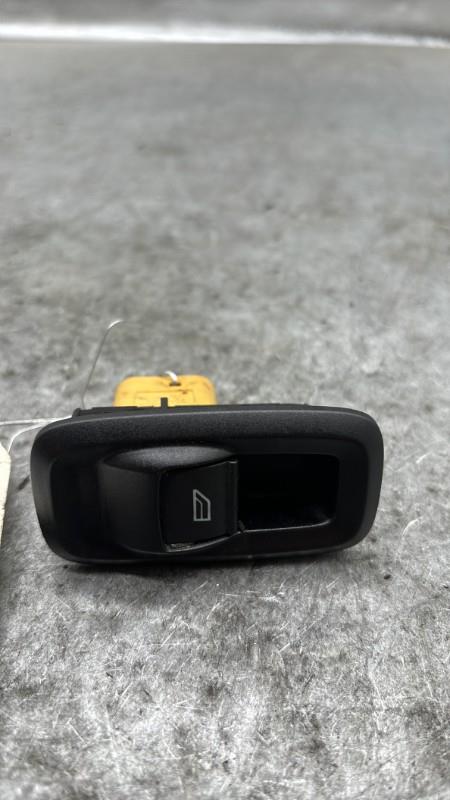 Interruttore lavacristalli anteriore destro FORD FIESTA 6 PHASE 1 Diésel - 1