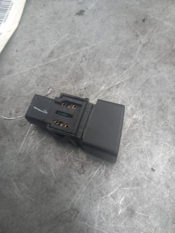 Bouton de warning NISSAN MICRA 4 PHASE 2 Essence - 1