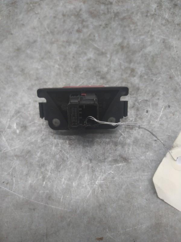 Bouton de warning PEUGEOT 307 PHASE 1 Essence - 1