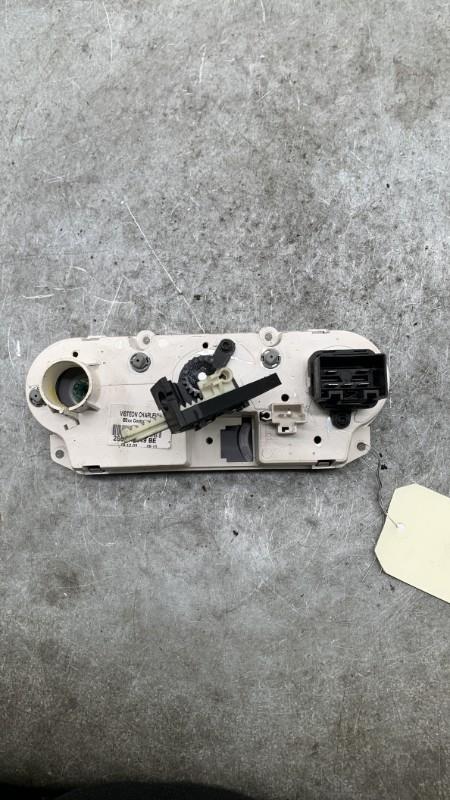 Commande chauffage FORD FIESTA 5 PHASE 1 Essence - 1
