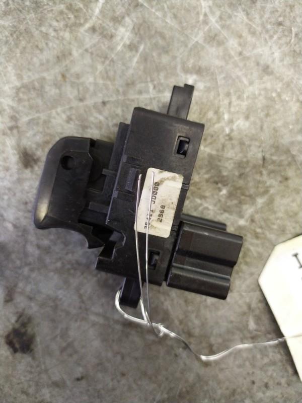 Interruttore lavacristalli posteriore destro NISSAN QASHQAI 1 PHASE 1 Diésel - 1