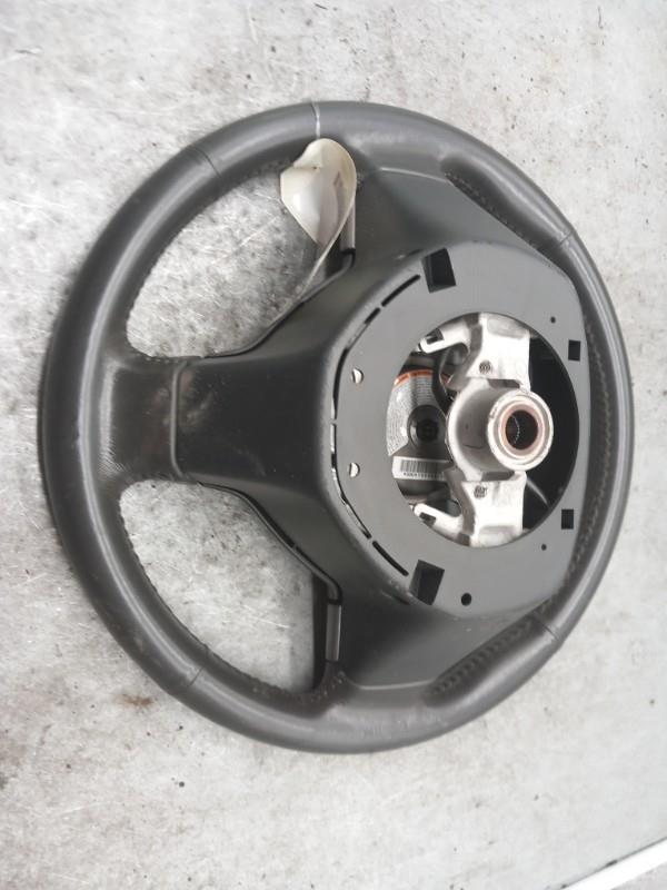 Volant SUZUKI SWIFT 3 Essence - 1