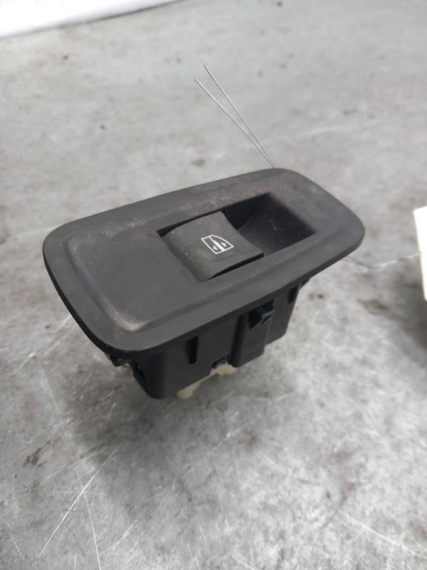 Interruttore lavacristalli posteriore sinistro RENAULT KANGOO 3 Gasolina/Híbrido - 1