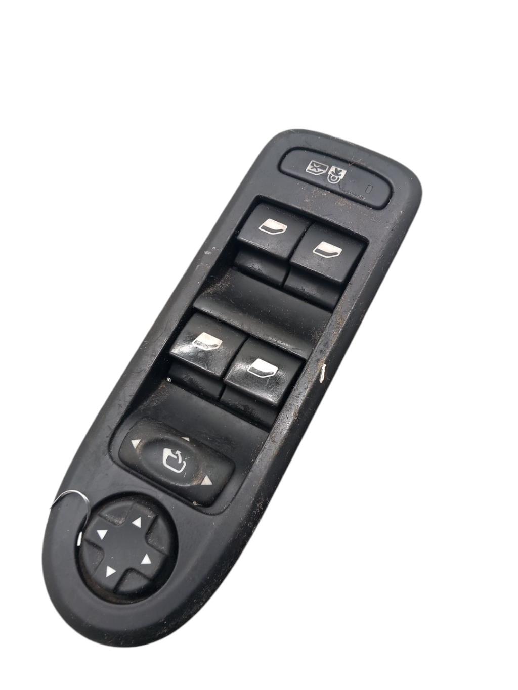 Interruttore lavacristalli anteriore sinistro PEUGEOT 508 1 SW PHASE 1 BREAK Diésel - 1