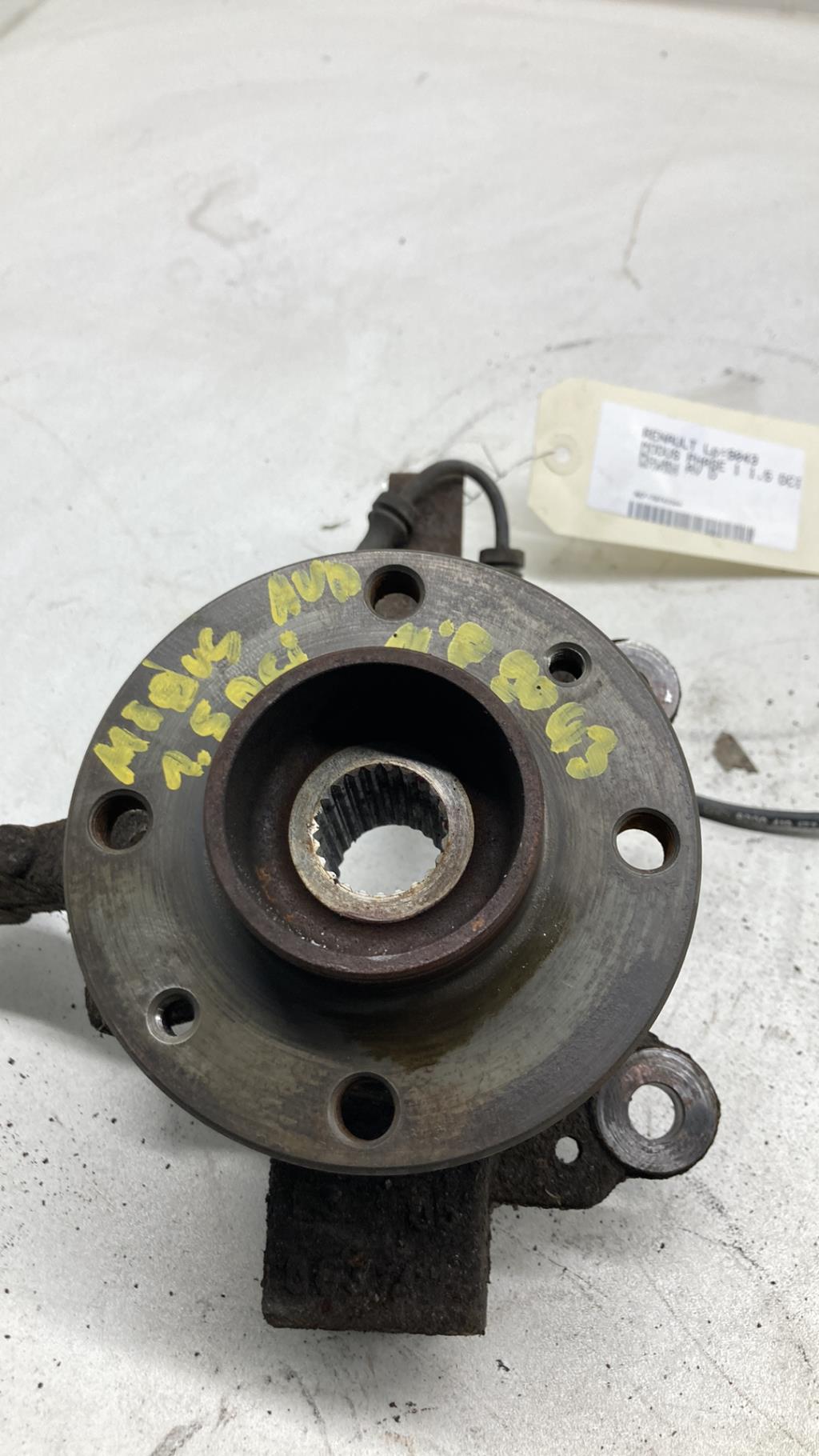 Moyeu avant droit RENAULT MODUS PHASE 1 Diesel - 1