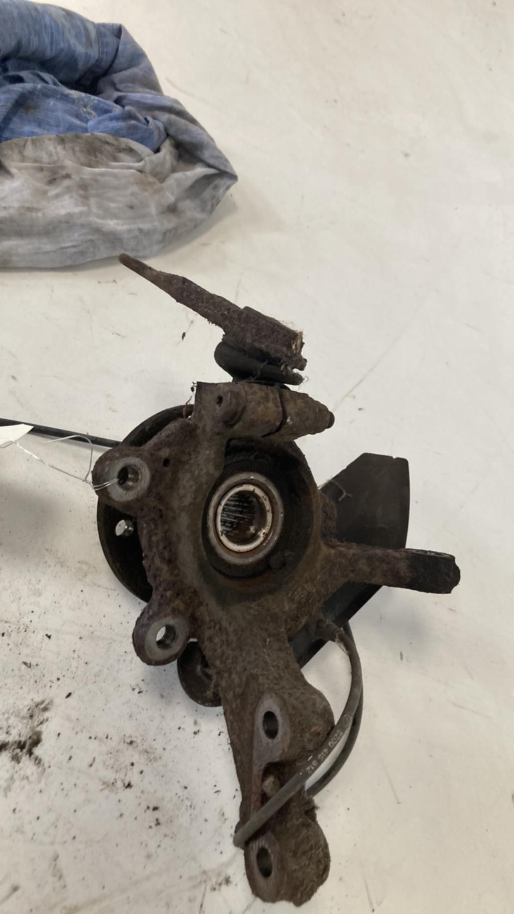 Moyeu avant gauche RENAULT TWINGO 2 PHASE 2 Essence - 1
