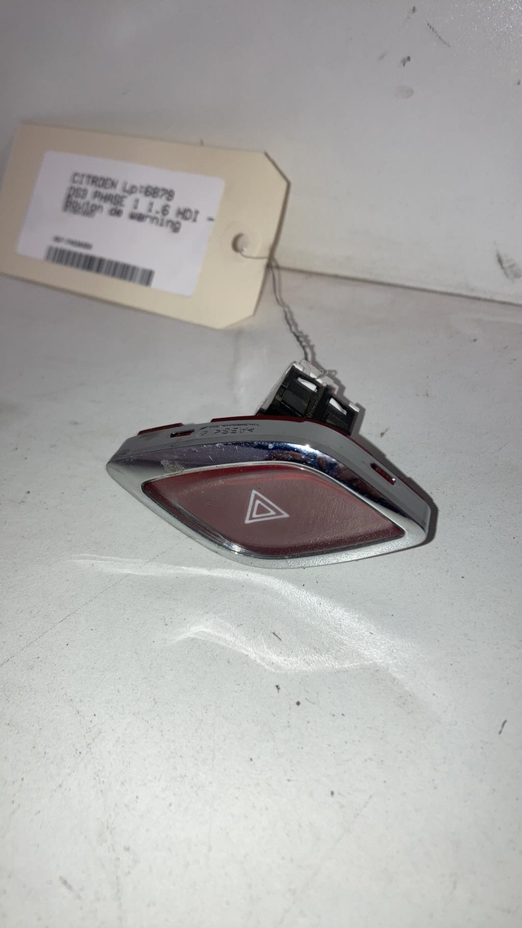 Bouton de warning CITROEN DS3 PHASE 1 Diesel - 1