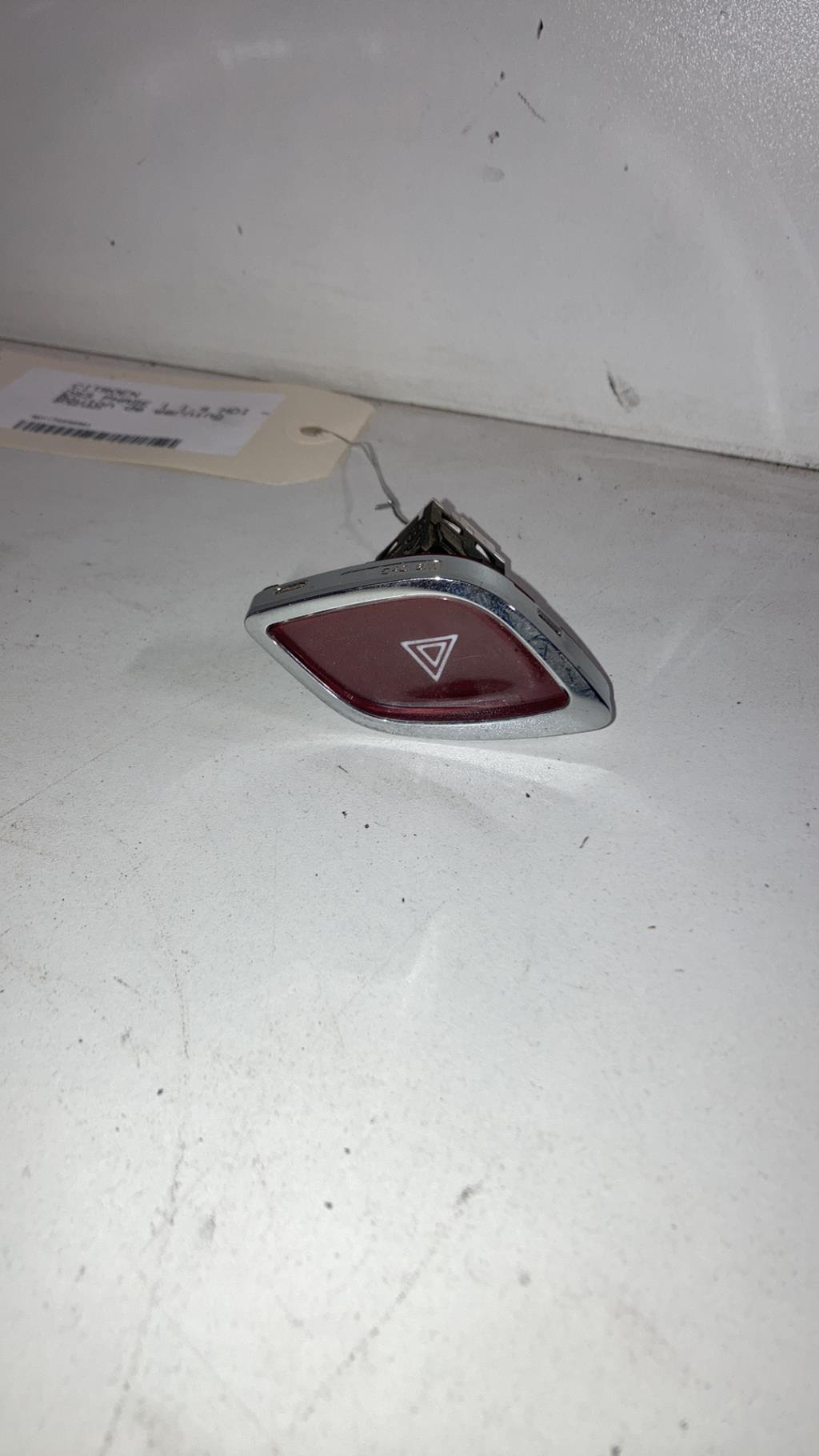 Bouton de warning CITROEN DS3 PHASE 1 Diesel - 1