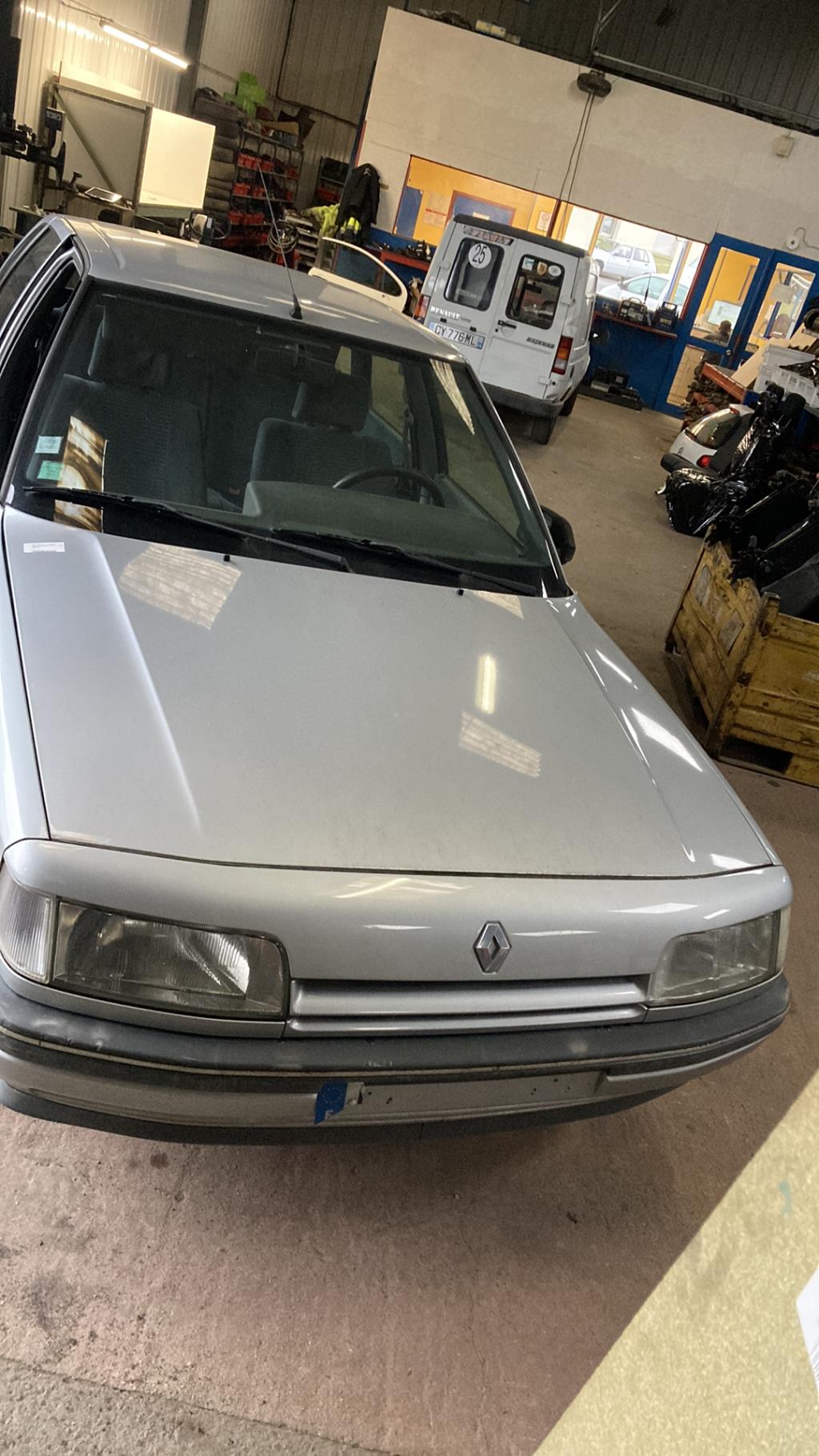 Capot RENAULT R21 PHASE 2 Essence - 1