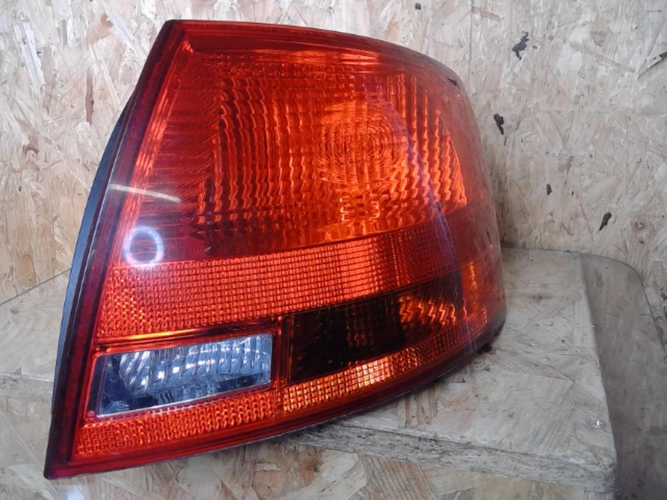 Feu arriere principal droit (feux) AUDI A4 2 AVANT PHASE 2 BREAK Diesel - 1