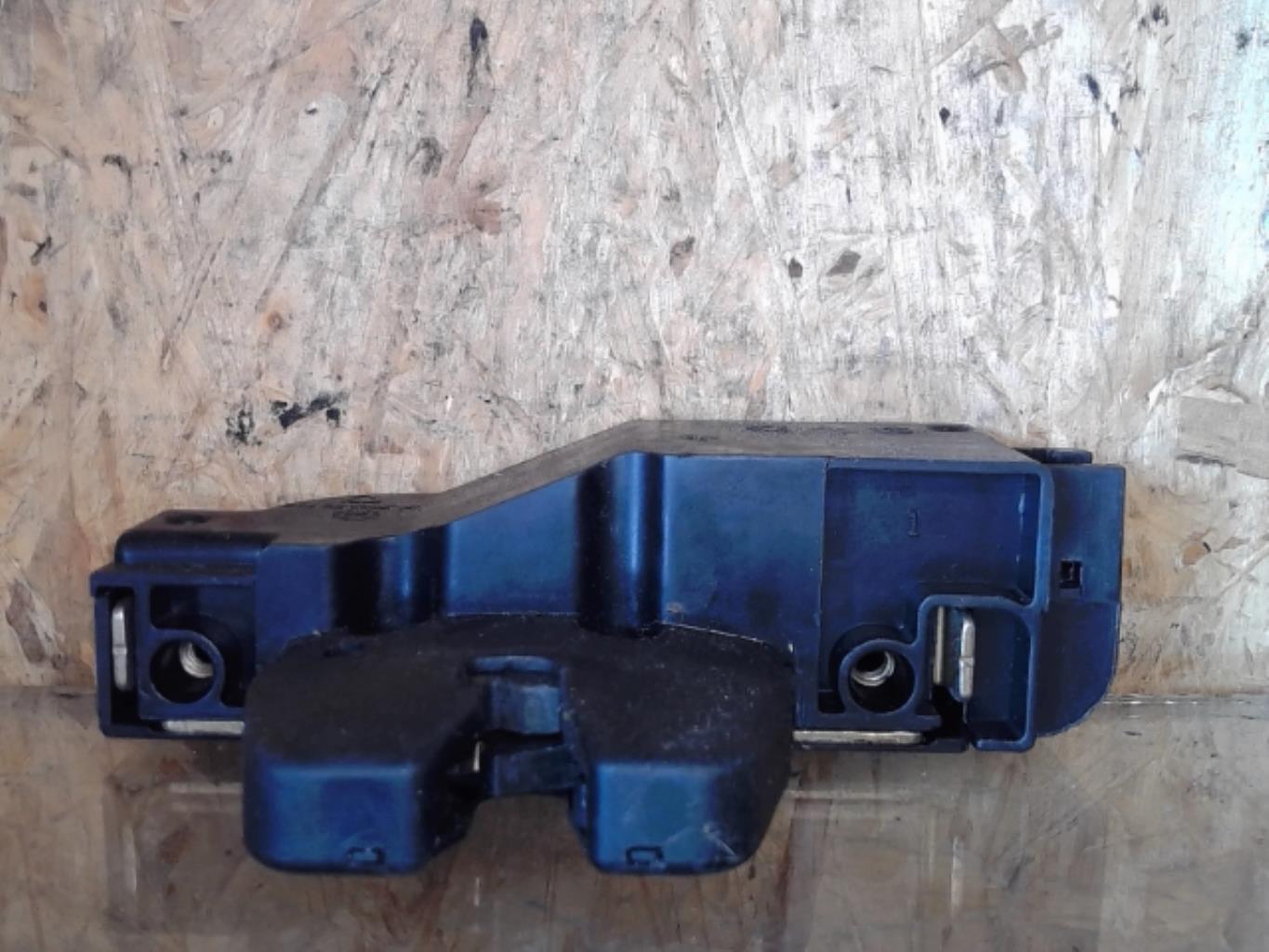 Serrure de coffre PEUGEOT 607 PHASE 1 Diesel - 1