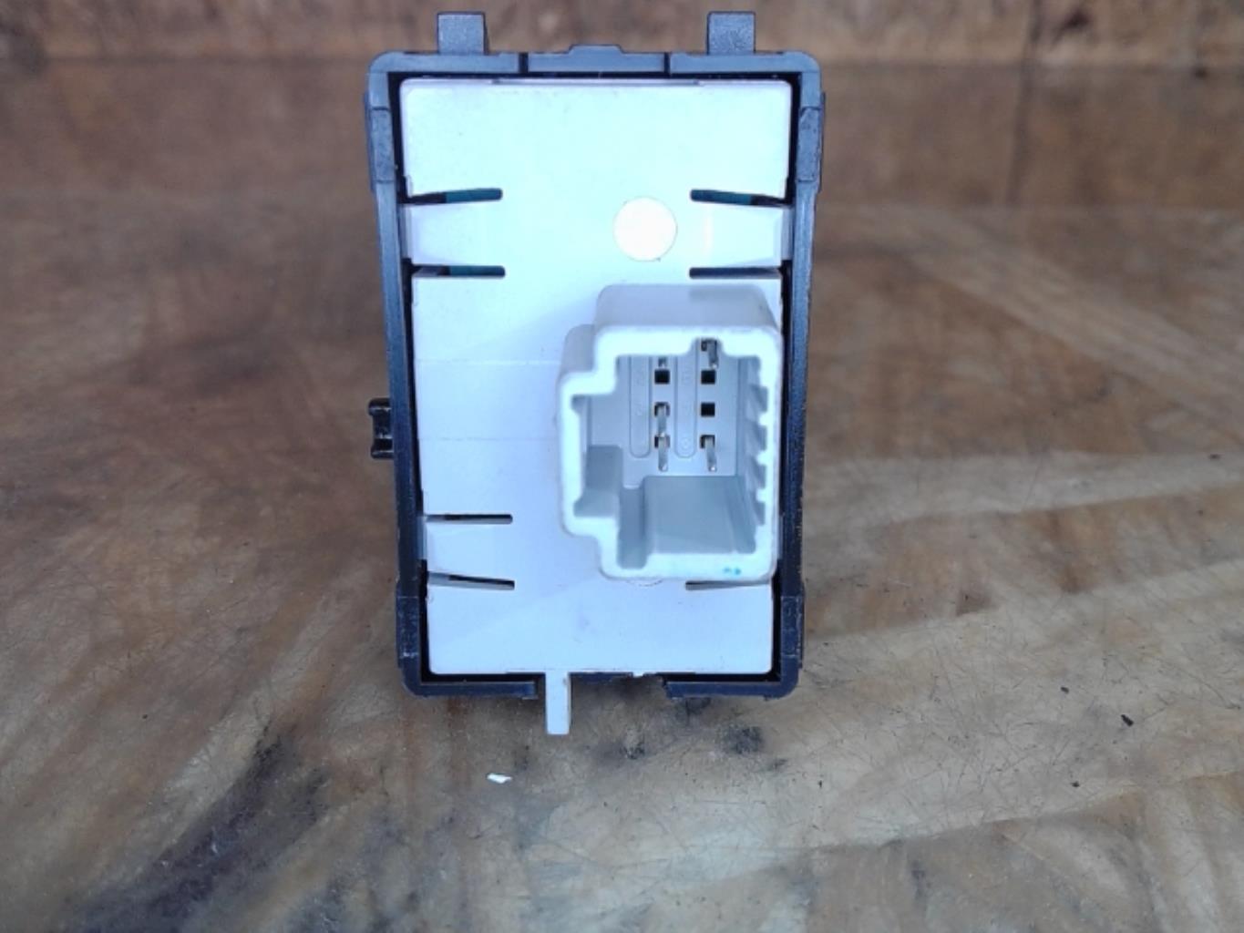 Botón/Interruptor RENAULT CLIO 4 PHASE 2 Diésel - 1