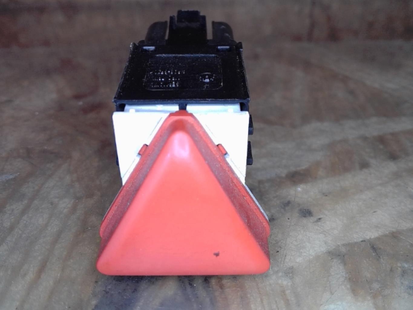 Bouton de warning VOLKSWAGEN GOLF 5 Diesel - 1