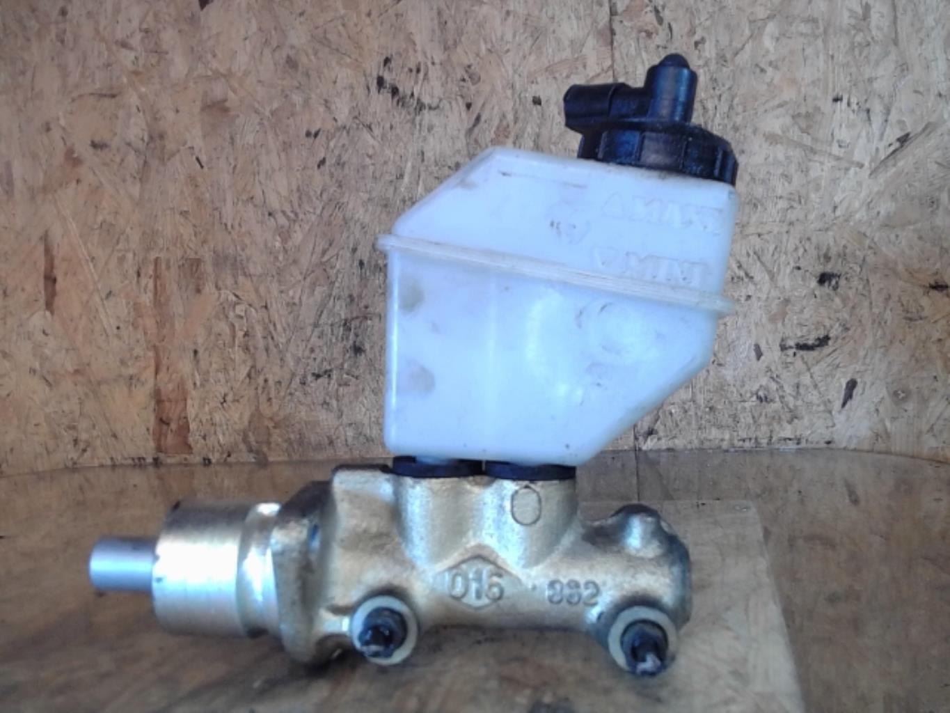 Maitre cylindre (freinage) RENAULT TWINGO 1 PHASE 1 Essence - 1