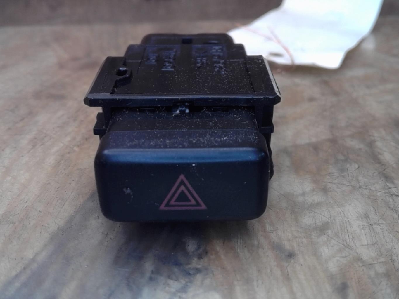 Bouton de warning TOYOTA PICNIC Essence - 1