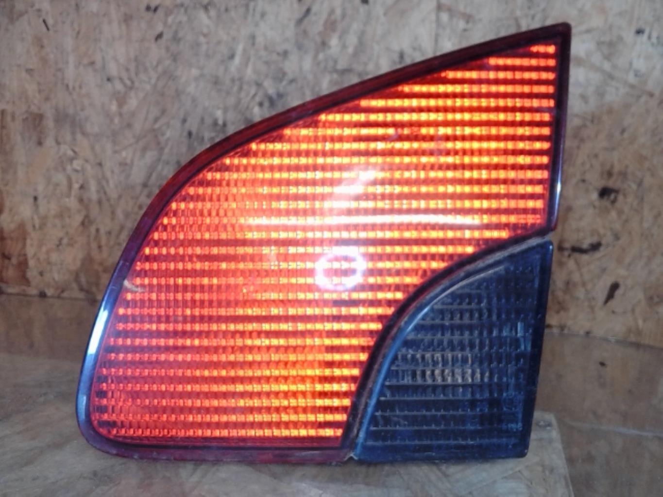 Feu arriere secondaire droit (feux) PEUGEOT 406 PHASE 2 BREAK Diesel - 1