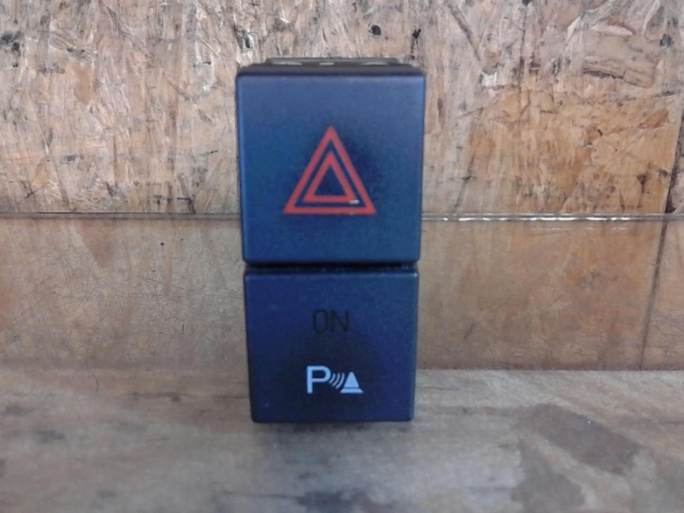Bouton de warning FORD C-MAX 1 PHASE 2 Diesel - 1