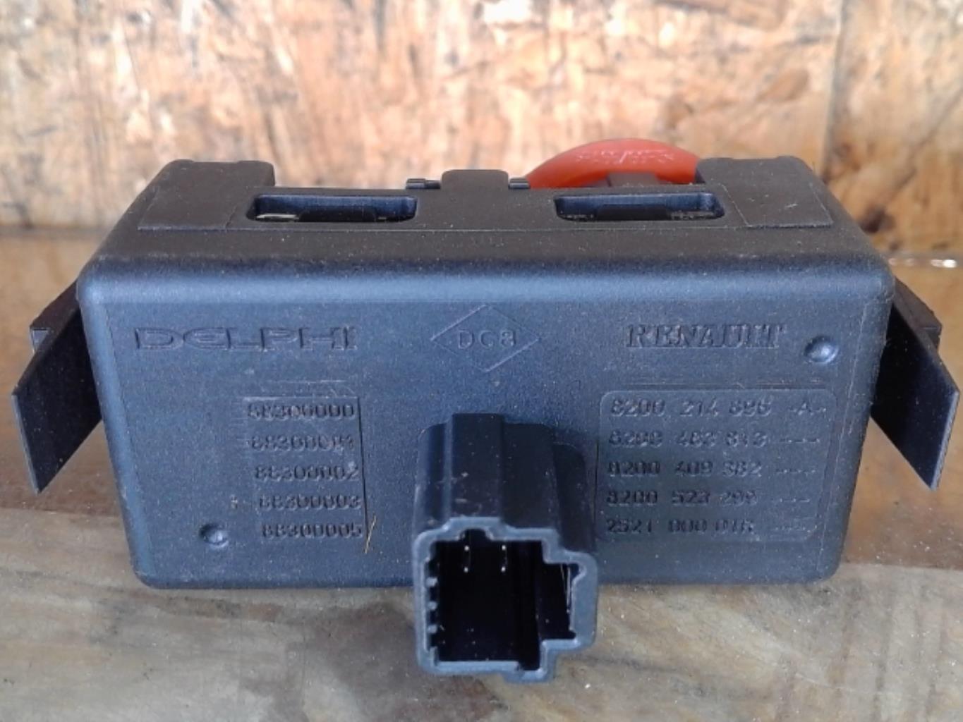 Bouton de warning RENAULT KANGOO 2 PHASE 1 Diesel - 1