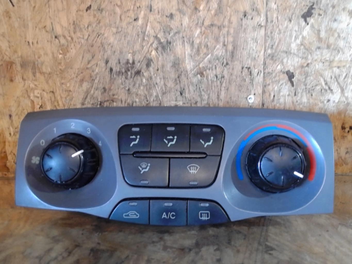 Commande chauffage HYUNDAI TRAJET Diesel - 1