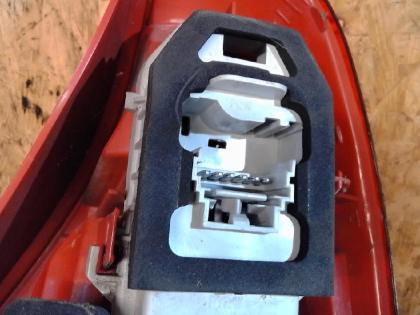 Feu arriere principal gauche (feux) RENAULT CLIO 2 PHASE 2 Diesel - 1