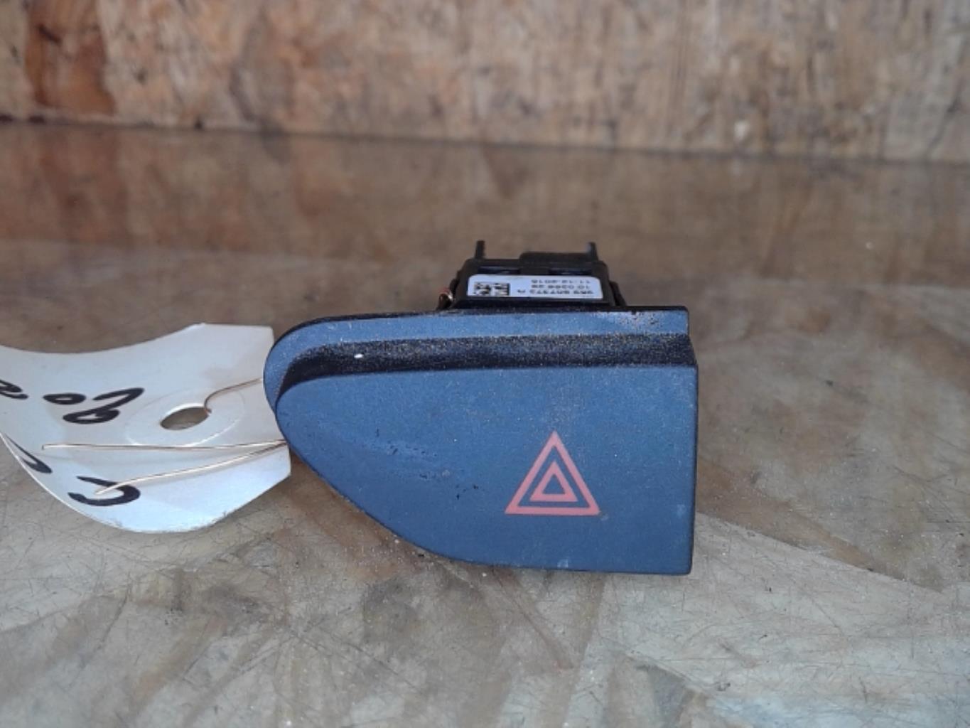 Bouton de warning RENAULT CLIO 4 PHASE 1 Diesel - 1