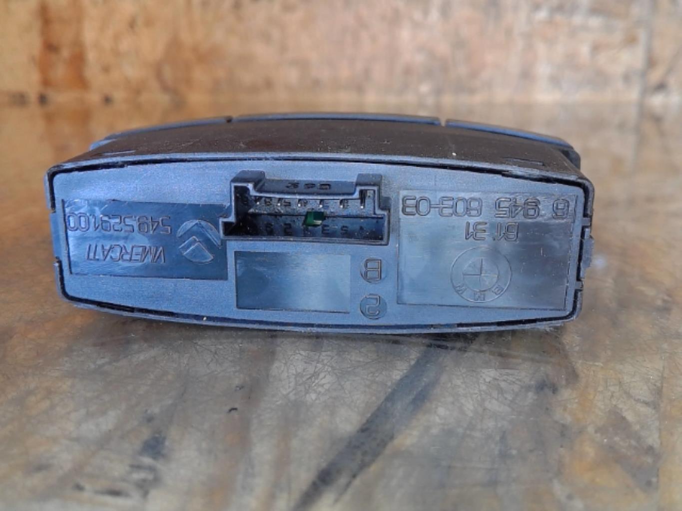 Bouton de warning BMW SERIE 1 E87 PHASE 2 Diesel - 1