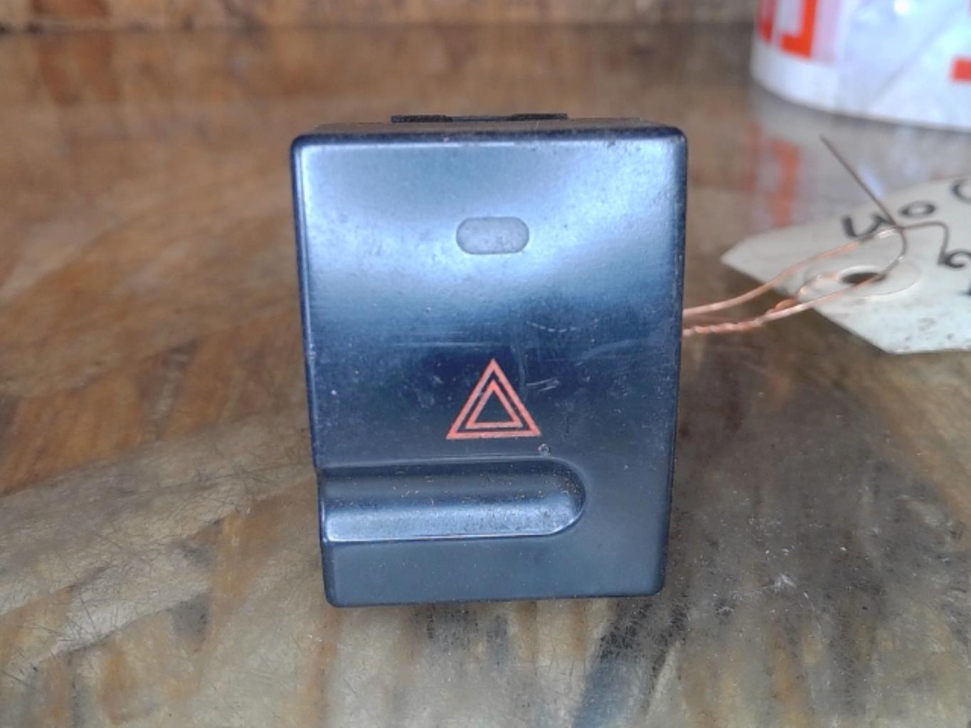 Bouton de warning PEUGEOT 406 PHASE 1 Diesel - 1
