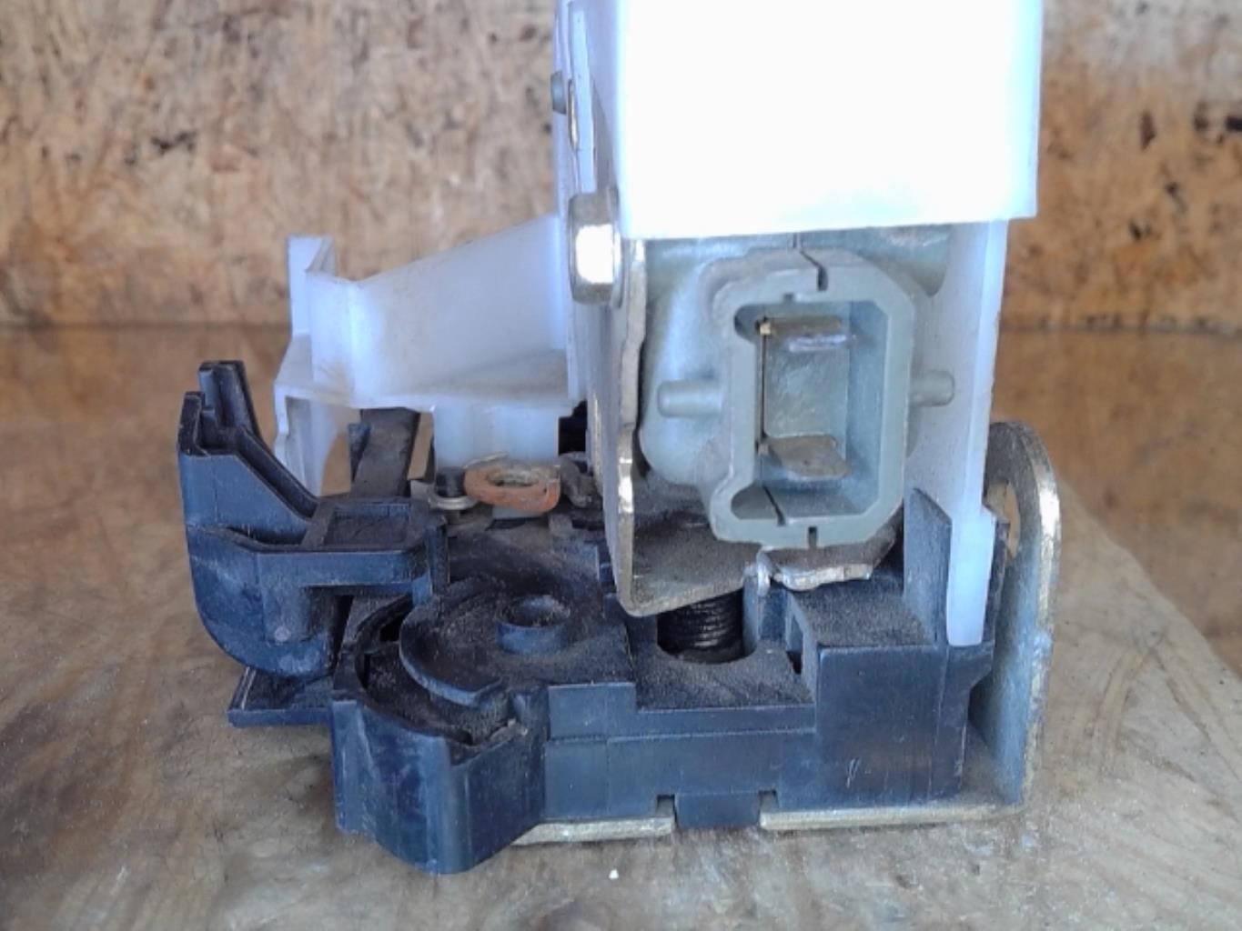 Serrure avant droit RENAULT CLIO 2 PHASE 1 Diesel - 1