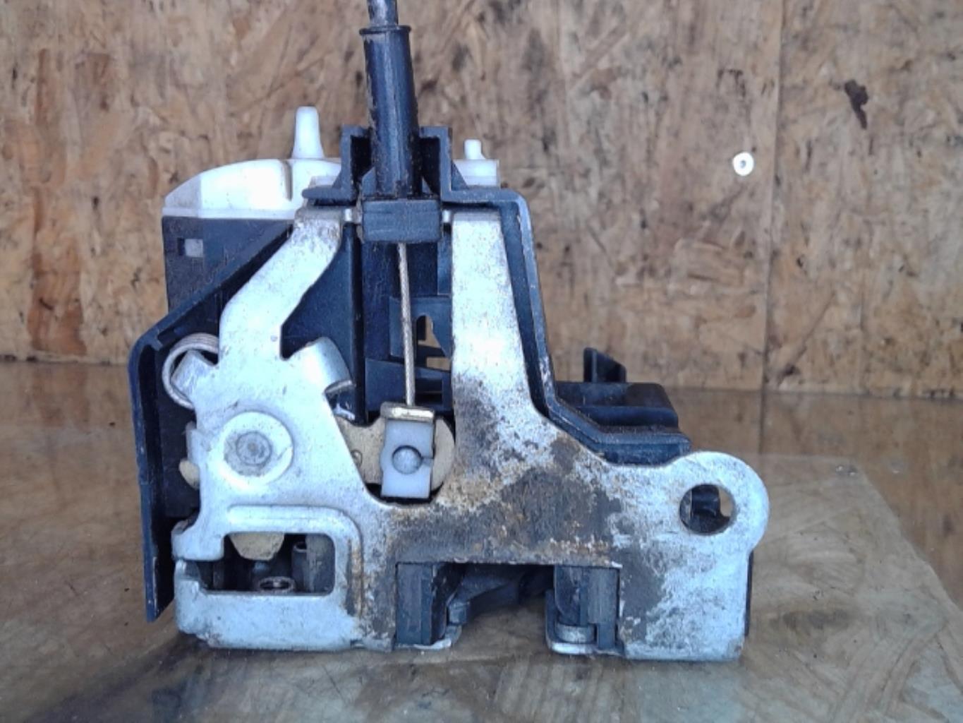 Serrure avant gauche RENAULT CLIO 2 PHASE 2 Diesel - 1