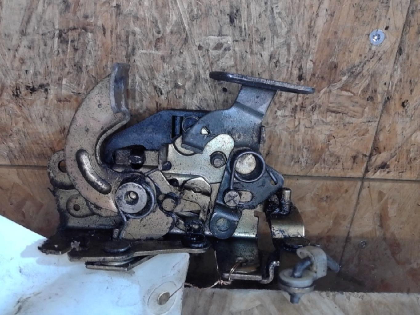 Serrure de coffre PEUGEOT 505 Diesel - 1