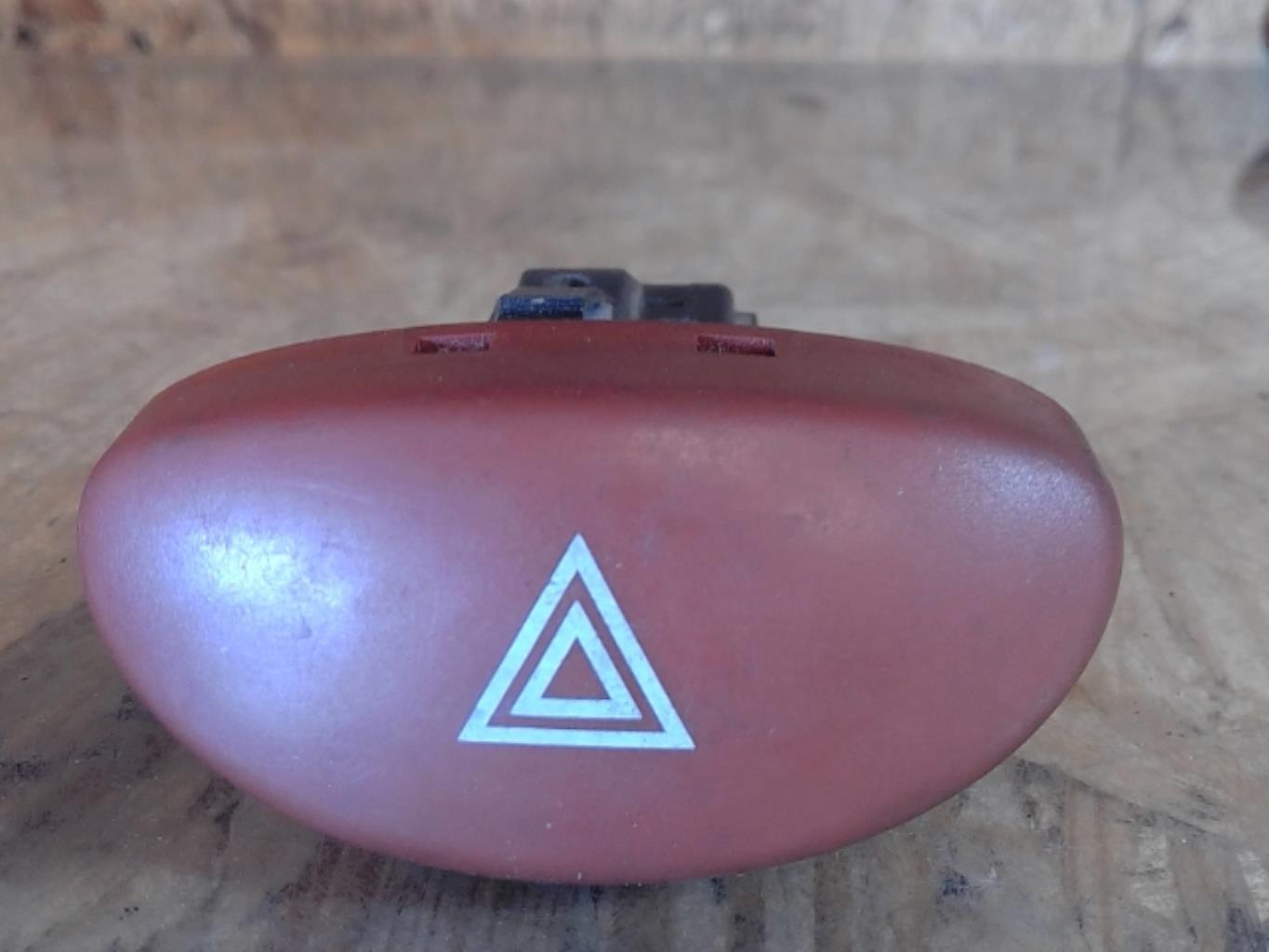Bouton de warning PEUGEOT 206 PHASE 1 Diesel - 1