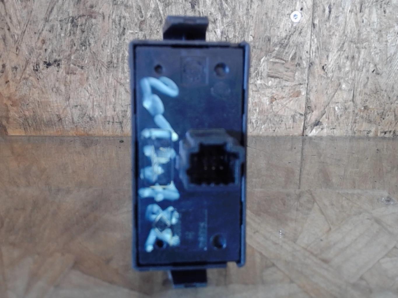 Bouton de warning DACIA SANDERO 2 PHASE 1 Essence - 1