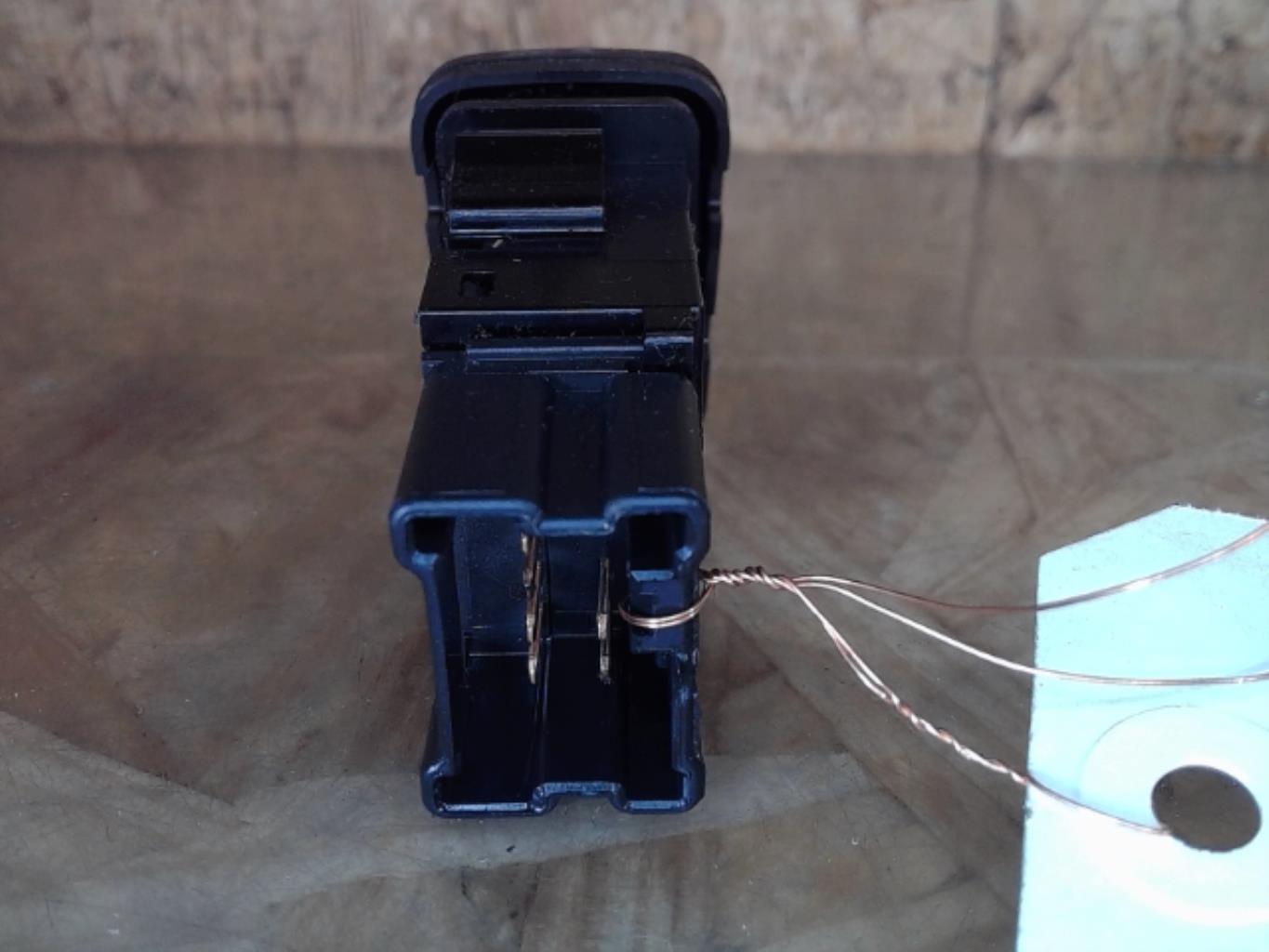 Bouton de warning NISSAN ALMERA 2 PHASE 1 Diesel - 1