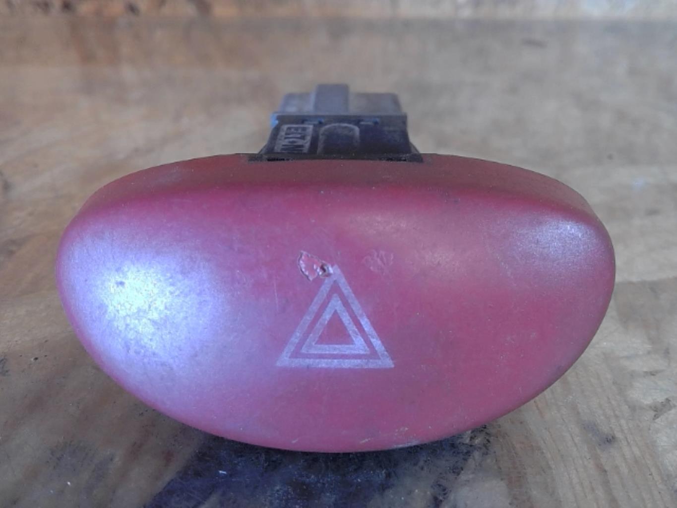 Bouton de warning PEUGEOT 206 PHASE 1 Diesel - 1