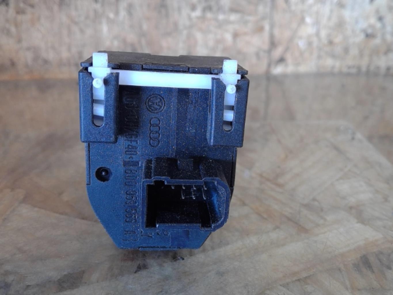 Commande retroviseurs AUDI A4 1 AVANT PHASE 2 BREAK Diesel - 1
