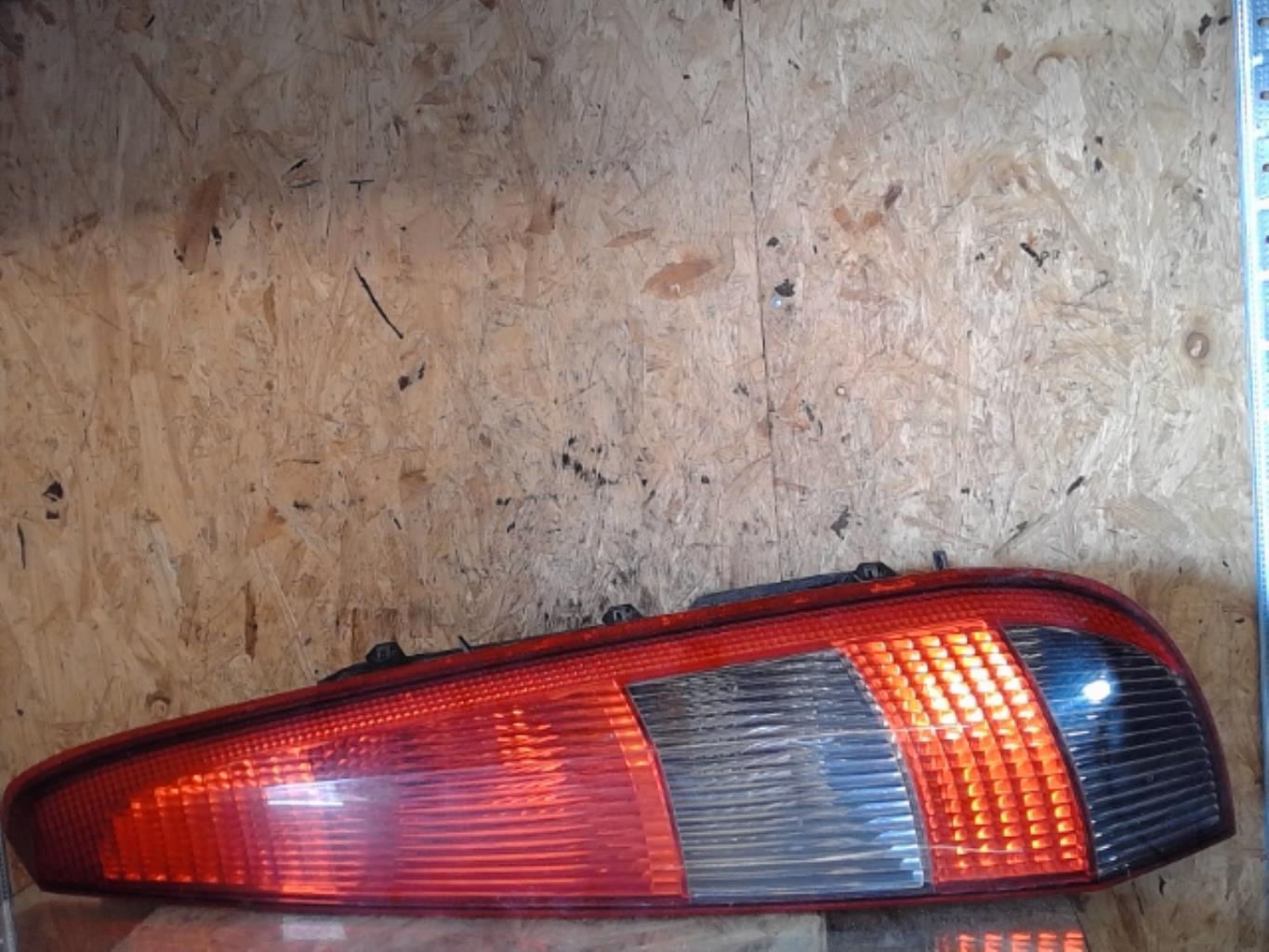 Luz trasera principal derecha (luces) FORD FIESTA 5 PHASE 1 Gasolina - 1
