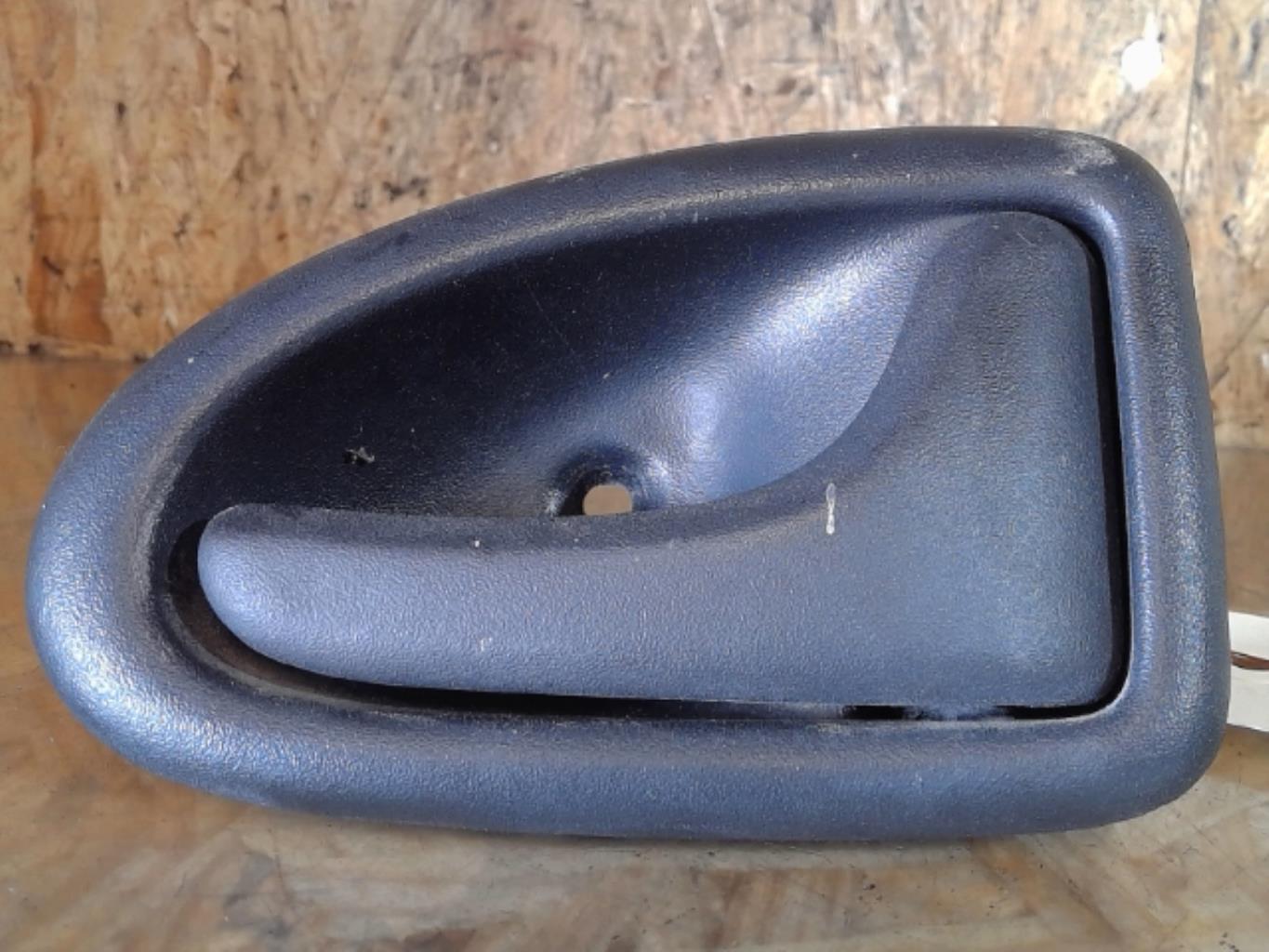 Poignee interieur avant droit RENAULT TRAFIC 2 PHASE 1 Diesel - 1