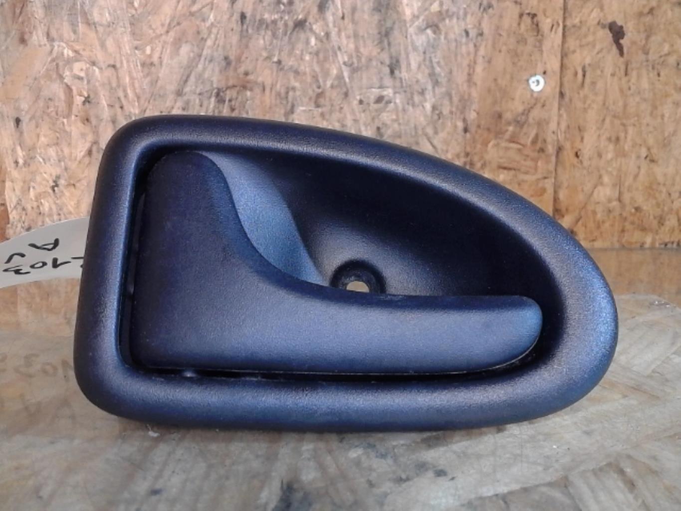 Poignee interieur avant gauche RENAULT CLIO 2 PHASE 2 Essence - 1