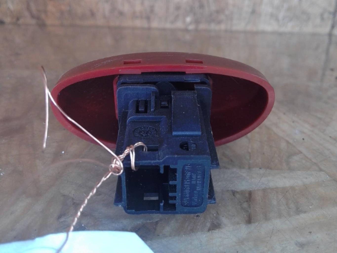 Bouton de warning PEUGEOT 206 PHASE 1 Essence - 1